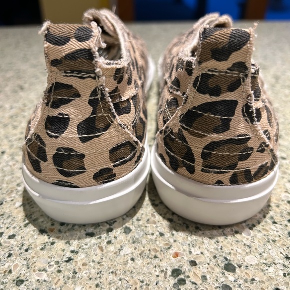NWOT-Corky’s Leopard Print Slip on Sneakers-Casual Canvas Shoes Women’s - Picture 4 of 6